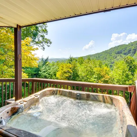 Mountain Cabin With Hot Tub And Fire Pit!